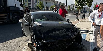 İnegöl’de Kavşakta Çarpışan Otomobillerde 2 Yaralı