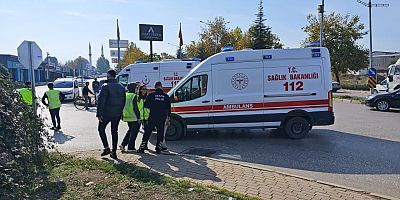 İnegöl'de Kavşakta İki Araç Çarpıştı: 2 Kişi Yaralandı