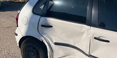 İnegöl’de kavşakta iki otomobil çarpıştı: 3 yaralı