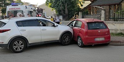 İnegöl’de Kavşakta Kaza: 2 Yaralı