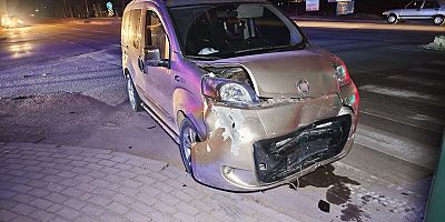 İnegöl’de Kavşakta Kaza: 4 Kişi Yaralandı