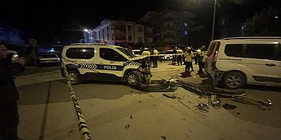 İnegöl’de Kavşakta Kaza: İki Polis Memuru Yaralandı