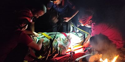 İnegöl'de kayalıklardan düşen kişi helikopterle kurtarıldı