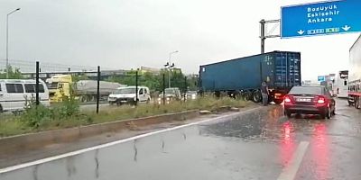 İnegöl'de kayan tır karşı şeride geçti