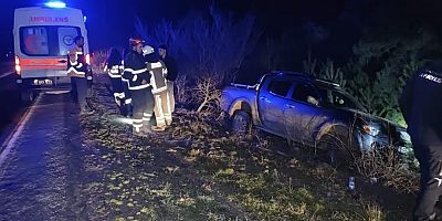 İnegöl’de Kaygan Yolda Kontrolden Çıkan Kamyonet Şarampole Savruldu