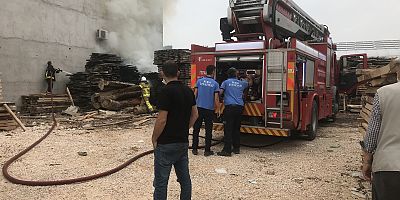 İnegöl’de kereste yangını