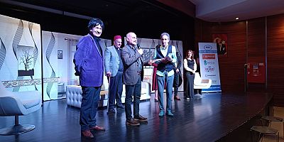 İnegöl’de “Kılıbık Hayrullah” Rüzgarı: Erzurumlular Salonu Doldurdu