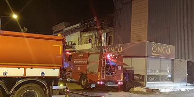 İnegöl'de koltuk üretim işletmesinde çıkan yangın söndürüldü