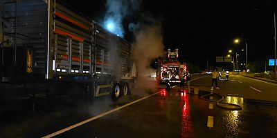 İnegöl’de Kömür Yüklü Tırın Dorsesinde Yangın
