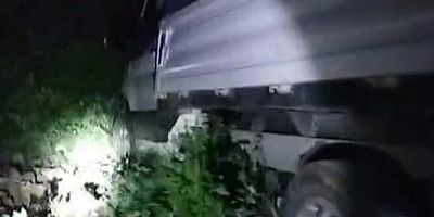 İnegöl’de kontrolden çıkan kamyonet şarampole devrildi