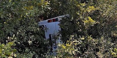 İnegöl’de kontrolden çıkan minibüs şarampole yuvarlandı: 1 yaralı