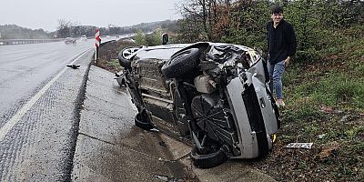 İnegöl’de kontrolden çıkan otomobil kanala devrildi: 2 yaralı