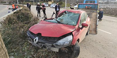 İnegöl’de kontrolden çıkarak taklalar atan otomobildeki 2 kişi yaralandı