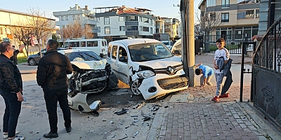 İnegöl’de Kontrolsüz Kavşakta Kaza: 1 Yaralı