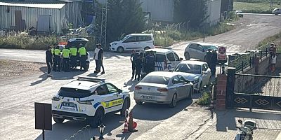 İnegöl’de Kontrolsüz Kavşakta Kaza: 2 Sürücü Yaralı