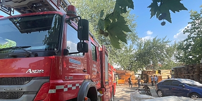 İnegöl'de korku dolu dakikalar keresteler alev aldı 