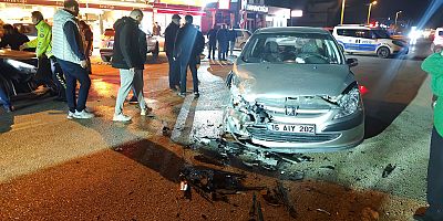 İnegöl’de Korkutan Kaza: 2 Otomobil Kafa Kafaya Çarpıştı