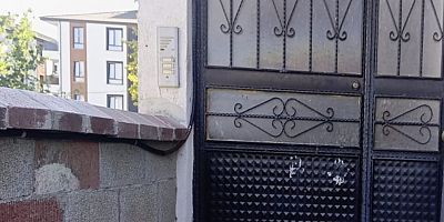İNEGÖL’DE KÜÇÜK ÇOCUĞUN PARMAĞI DEMİR KAPIDA SIKIŞTI