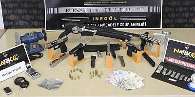 İnegöl'de kurusıkı tabancaları gerçek tabancaya çeviren 2 kişi tutuklandı