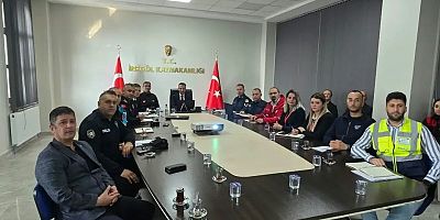 İNEGÖL’DE MASA BAŞI DEPREM TATBİKATI GERÇEKLEŞTİRİLDİ