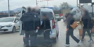 İnegöl’de masaj salonuna operasyon: Kaçak çalışan 3 yabancı uyruklu kadın yakalandı