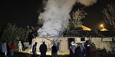İNEGÖL’DE METRUK SAMANLIKTA YANGIN PANİĞİ