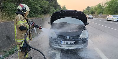 İnegöl Ümitalan Mevkiinde Seyir Halindeki Otomobil Alev Aldı