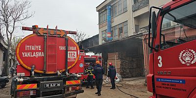 İnegöl’de mobilya boya hanesinde yangın paniği