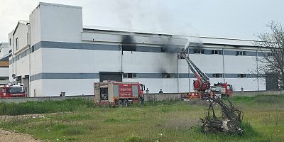 İnegöl’de Mobilya Fabrikasında Yangın Paniği