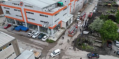İnegöl’de mobilya imalathanesinde çıkan yangın korkuttu