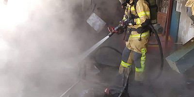 İnegöl’de mobilya imalathanesinde çıkan yangın söndürüldü