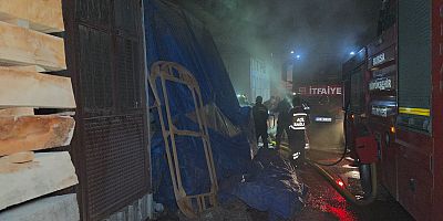 İnegöl’de Mobilya İmalathanesinde Yangın Paniği