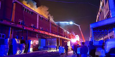 İnegöl’de mobilya üretim imalathanesinde çıkan yangın kontrol altına Alındı 