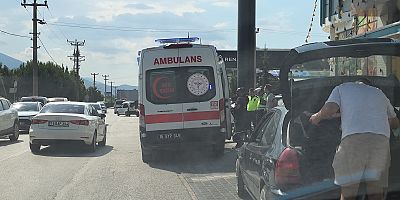 İnegöl’de motosiklet devrildi: 2 kişi yaralandı