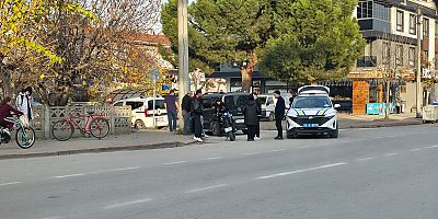 İNEGÖL’DE MOTOSİKLET İLE HAFİF TİCARİ ARAÇ ÇARPIŞTI: 1 YARALI