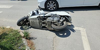 İnegöl’de Motosiklet ile Otomobil Çarpıştı: 18 Yaşındaki Sürücü Yaralandı