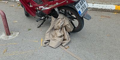İNEGÖL’DE MOTOSİKLET KAZASI: PARDÖSÖSÜ TEKERLEĞE DOLANDI