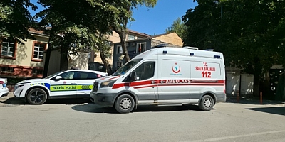 İnegöl’de Motosiklet Otomobile Çarptı: 1 Yaralı