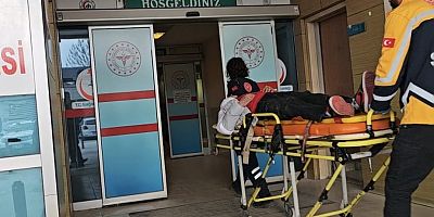 İnegöl’de motosiklet park halindeki araca çarptı: 2 yaralı