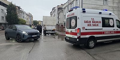 İNEGÖL’DE MOTOSİKLET SÜRÜCÜSÜ, OTOMOBİLE ÇARPMAMAK İÇİN FREN YAPINCA YARALANDI