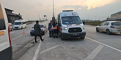 İnegöl’de  öğrenci servisi otomobille çarpıştı: 6'sı öğrenci 10 yaralı