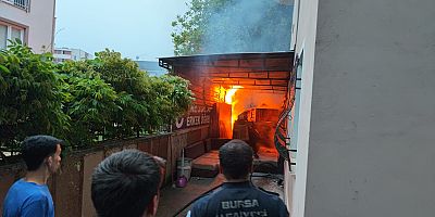 İnegöl’de Öğrenci Yurdu Bahçesindeki Yangın Korkuttu