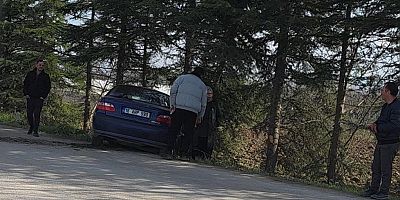 İnegöl’de Otomobil Ağaca Çarptı