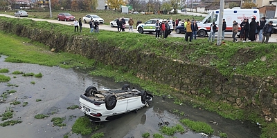 İnegöl’de Otomobil Dereye Uçtu: 3 Yaralı