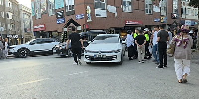 İnegöl’de Otomobil ile Motosiklet Çarpıştı: 1 Yaralı