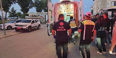 İnegöl’de Otomobil ile Motosiklet Çarpıştı: 2 Kardeş Yaralandı, Birinin Durumu Ağır