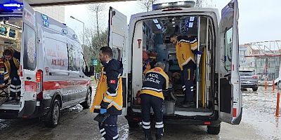 İNEGÖL’DE OTOMOBİL TARLAYA UÇTU: 3 YARALI