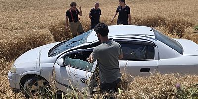 İnegöl’de Otomobil Tarlaya Uçtu: Sürücü Araçta Sıkıştı