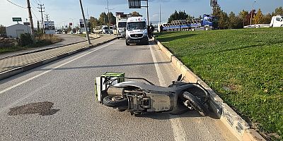 İnegöl’de Otomobilin Halatla Çektiği Motosiklet Devrildi: 1 Yaralı