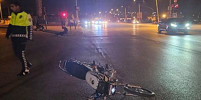 İnegöl’de  otomobille çarpışan motosikletteki 2 kişi yaralandı